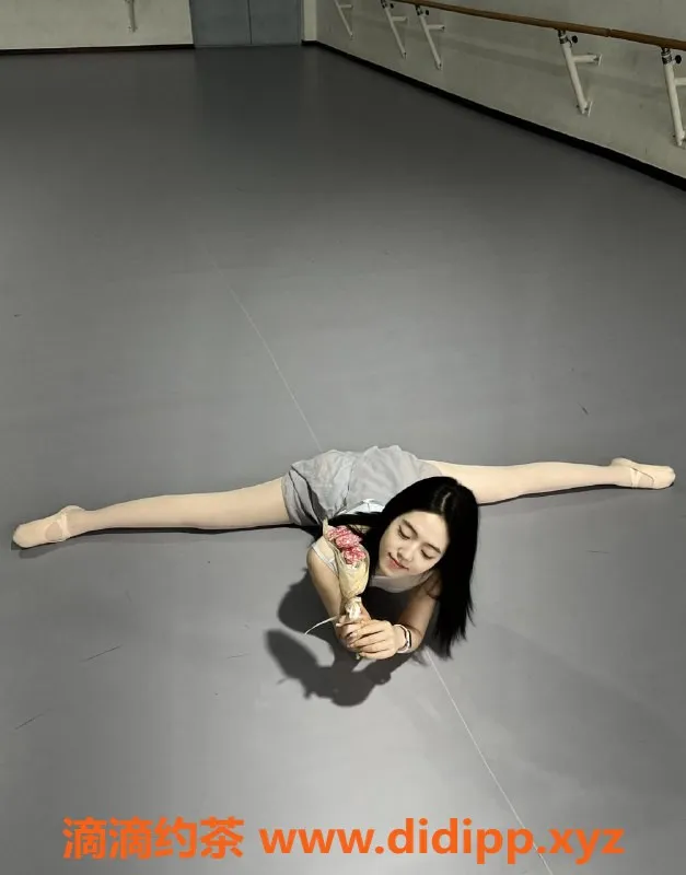 广州楼凤-广州白云区轻舞22岁34C舞者等你体验