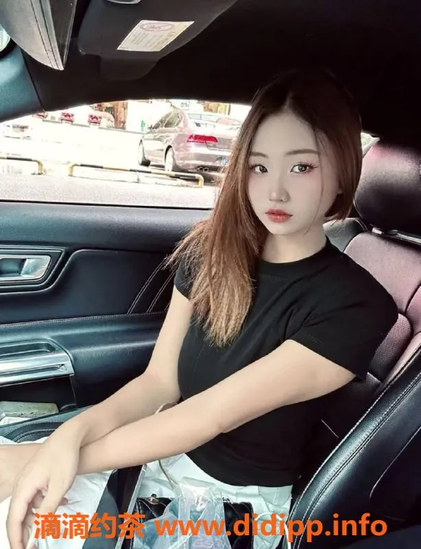 南昌楼凤-怡妹，18岁165cm，迷人D罩杯，红谷滩600p起