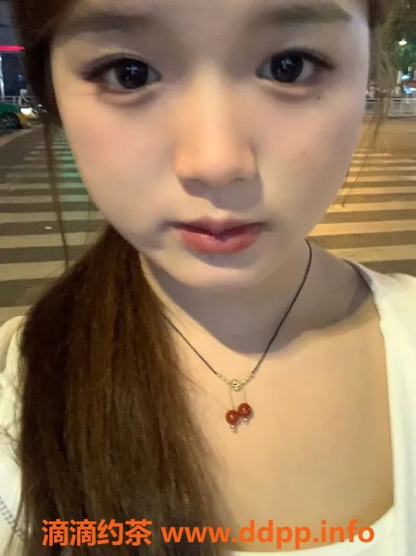 成都楼凤-悦宝｜163cm 105斤 19岁新妹子，600元体验