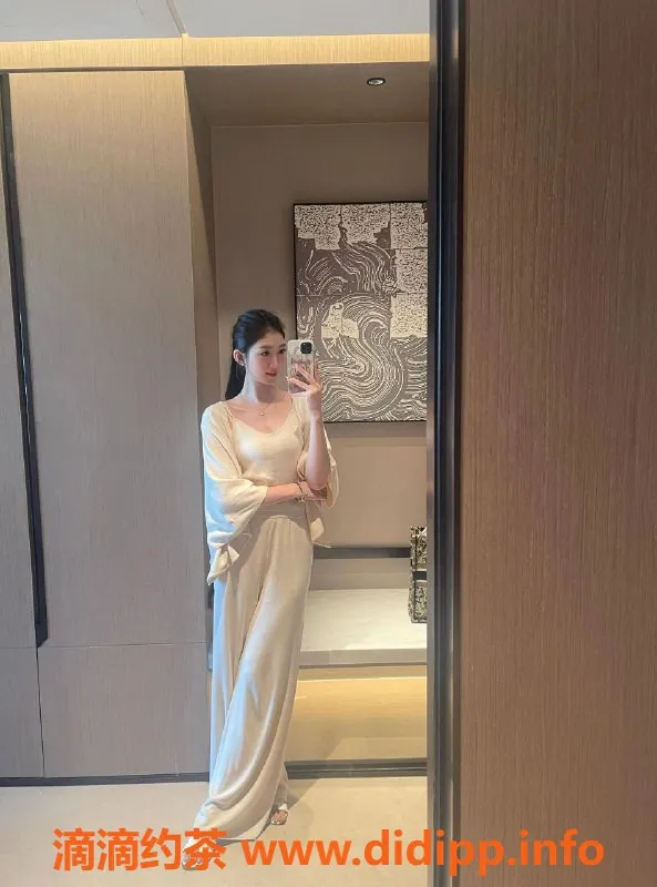 广州楼凤-天河区23岁瑜伽艺名星空，身高164，茶水费550