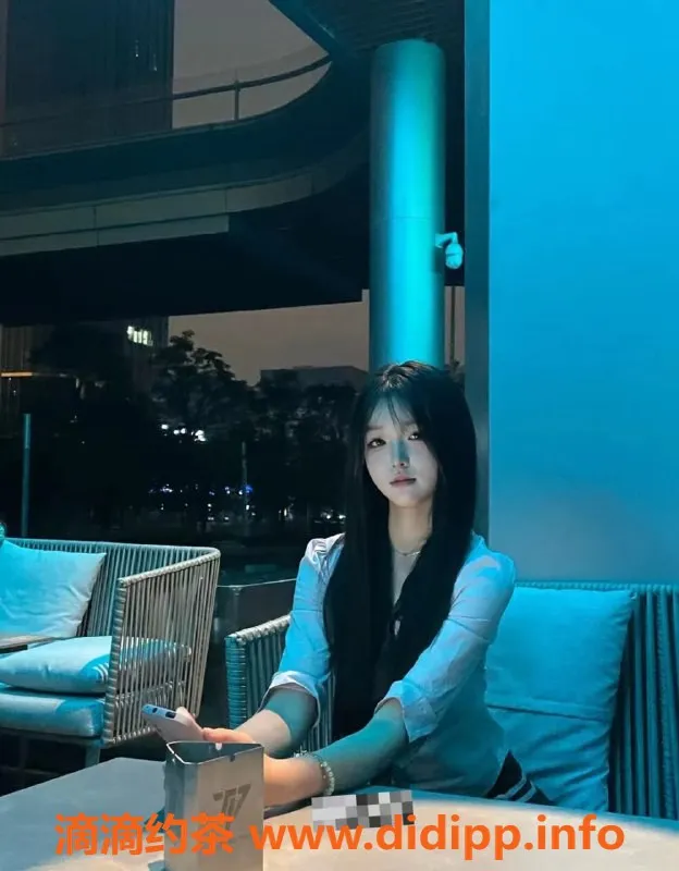 成都楼凤-悦宝｜163cm 105斤 19岁新妹子，600元体验