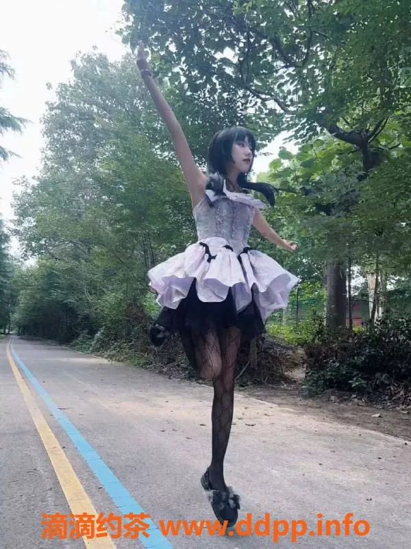 郑州楼凤-郑州宁宁，21岁40kg，制服诱惑全套服务