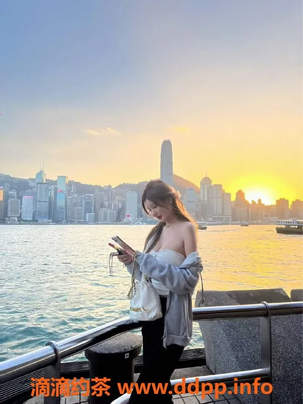 重庆楼凤-重庆北滨路小玥，168高胸34D，24岁热情服务