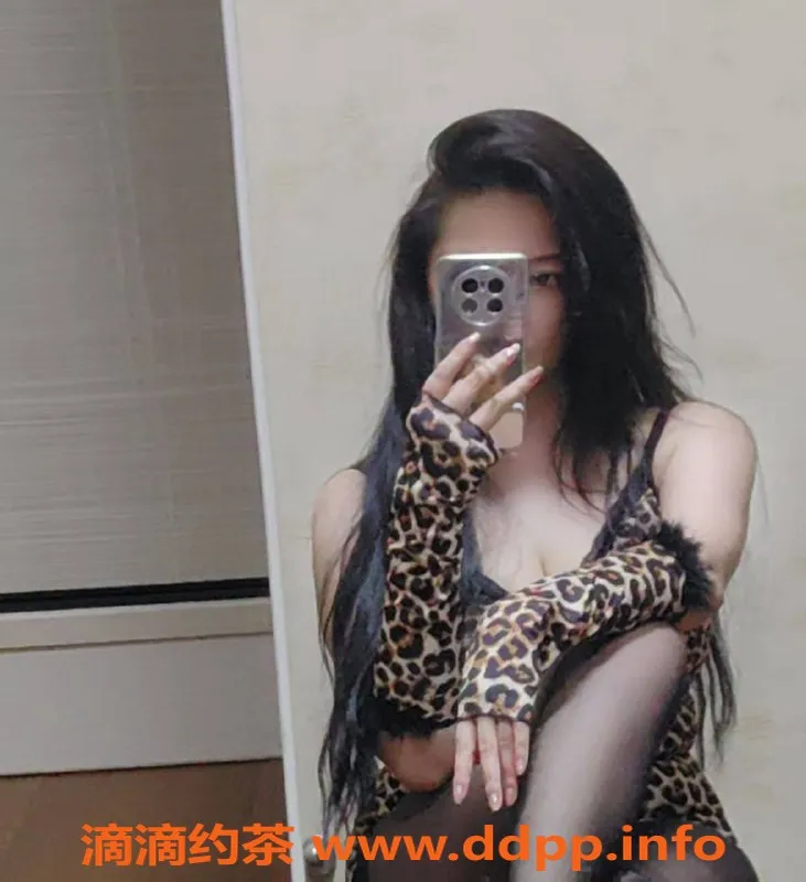 北京楼凤-三元桥紫依，163cm，52kg，茶费1K