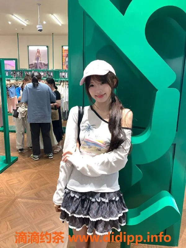 杭州楼凤-可可18岁，大一清纯萌妹，提供多种服务