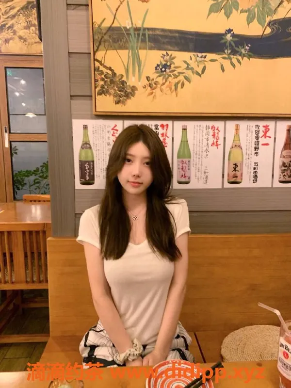 杭州楼凤-沈梦琪19岁校生，身高166，胸围C+，温柔可人