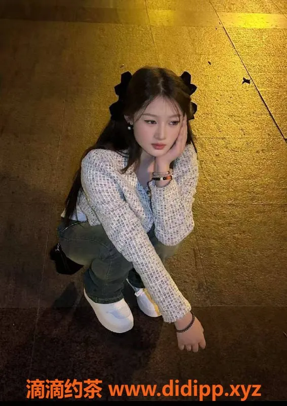 郑州上门服务-郑州金水区小颖，160cm，45kg，亲吻服务，课费8元起