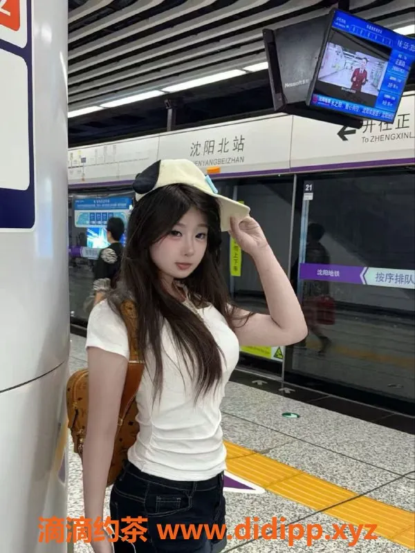 南昌楼凤-象湖小颜：160cm，49kg，18岁嫩妹，600p起