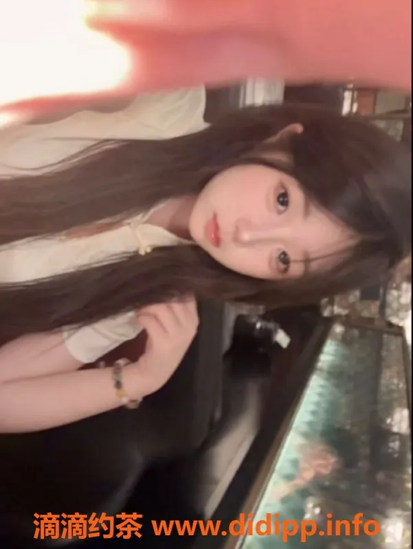 南昌楼凤-象湖小颜：160cm，49kg，18岁嫩妹，600p起