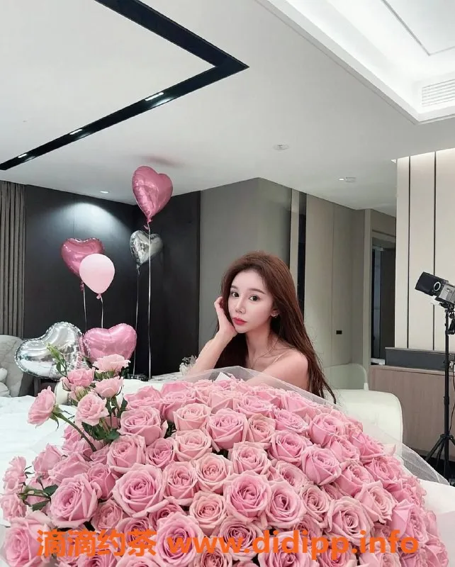 北京楼凤-朝阳小小，22岁女友型服务，身高166，价格1500元