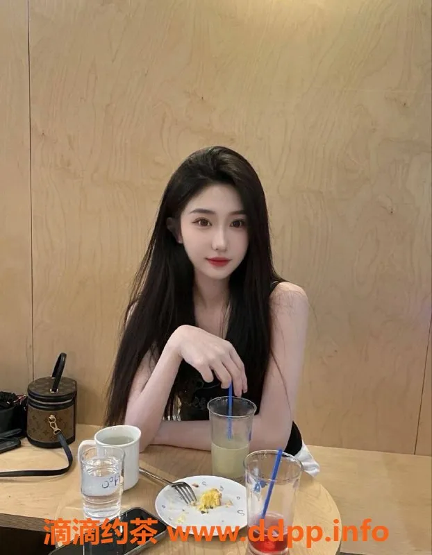 郑州楼凤-郑州清风 20岁175cm 55kg 36C温柔服务