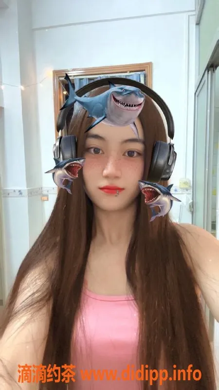 深圳楼凤资源信息,宝安小柒，性感制服，优质服务，包夜2500