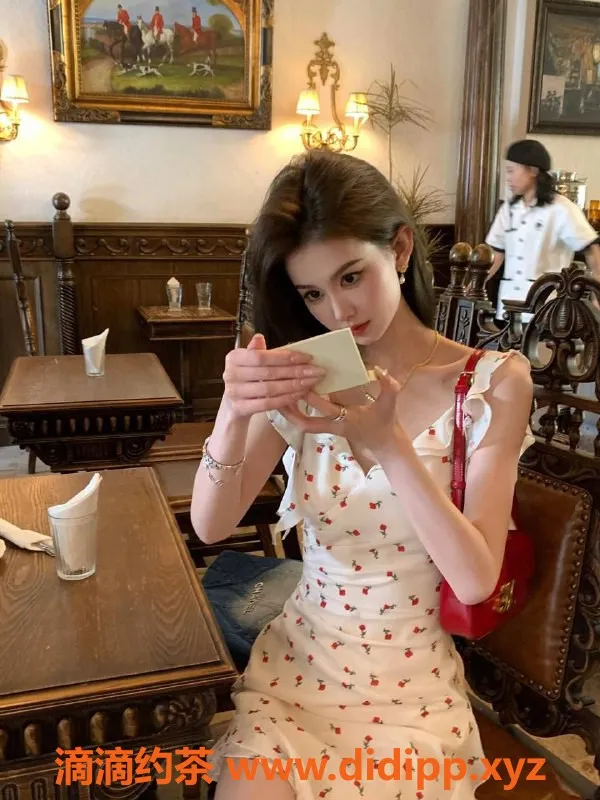 深圳楼凤-南山CCC，1000元视频认证服务，超值体验