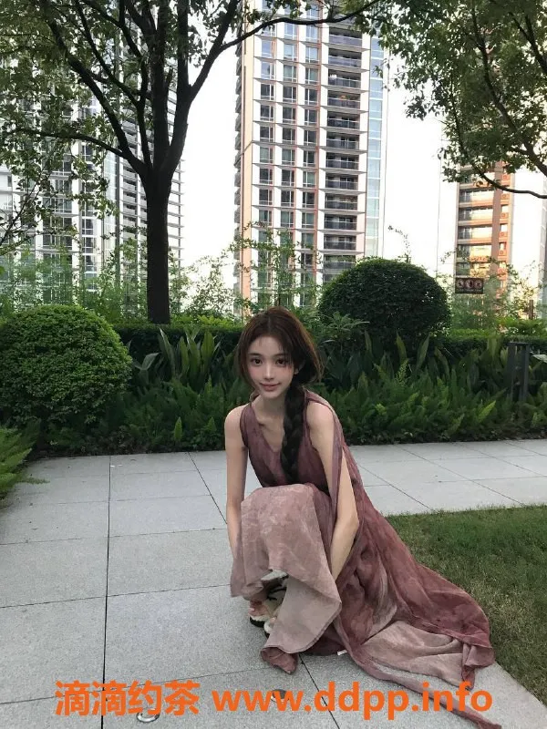 杭州楼凤-杭州19岁校妹研研165cm，96斤，C罩杯