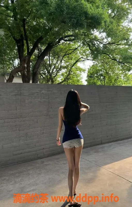 重庆楼凤-向晚，渝北168cm B+罩杯口交服务，全天欢迎