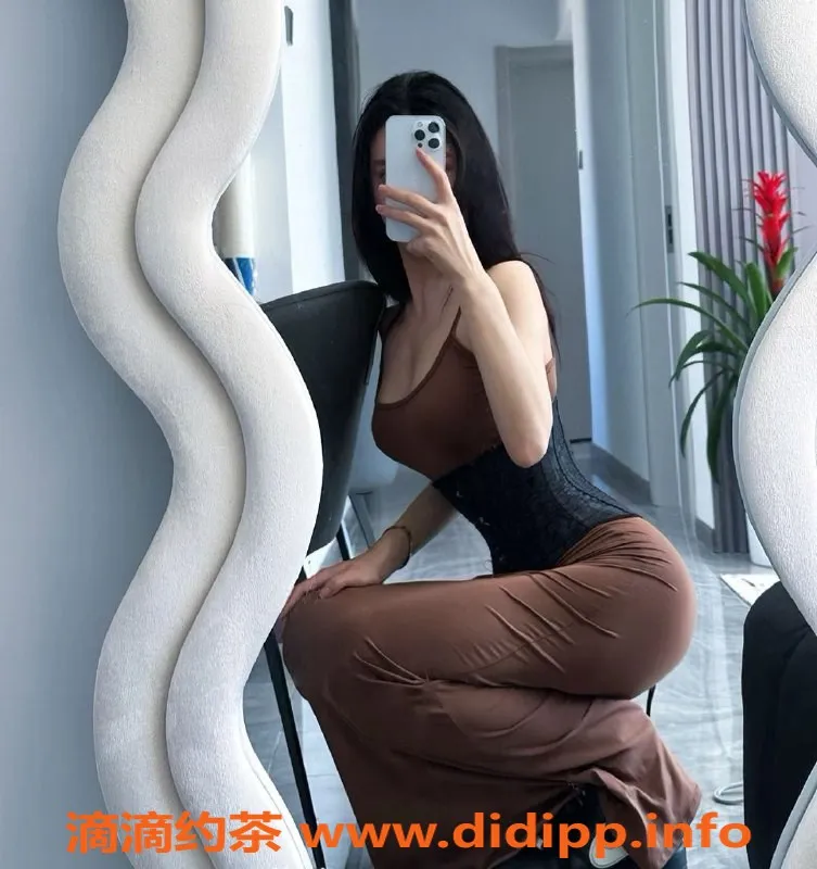 重庆楼凤-向晚，渝北168cm B+罩杯口交服务，全天欢迎