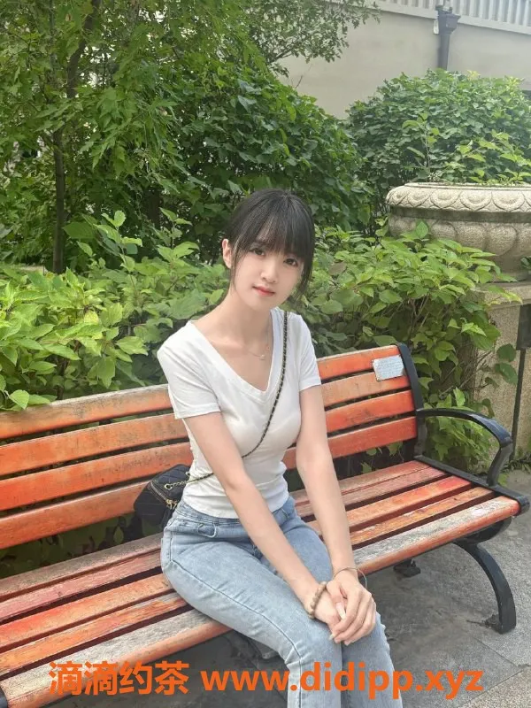 广州楼凤-越秀小师妹妍茜，20岁168cm，茶水费600元起