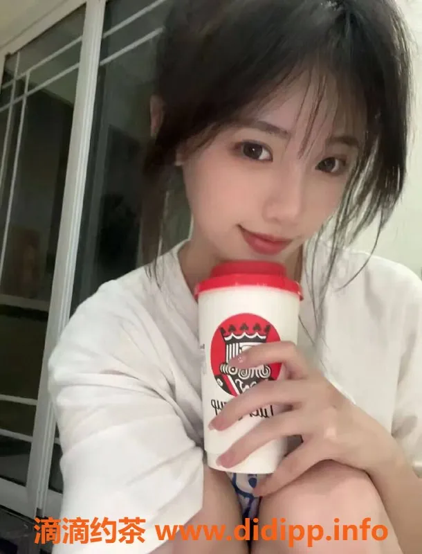 北京楼凤-丰台小雪，1400元嫩妹甜美可爱