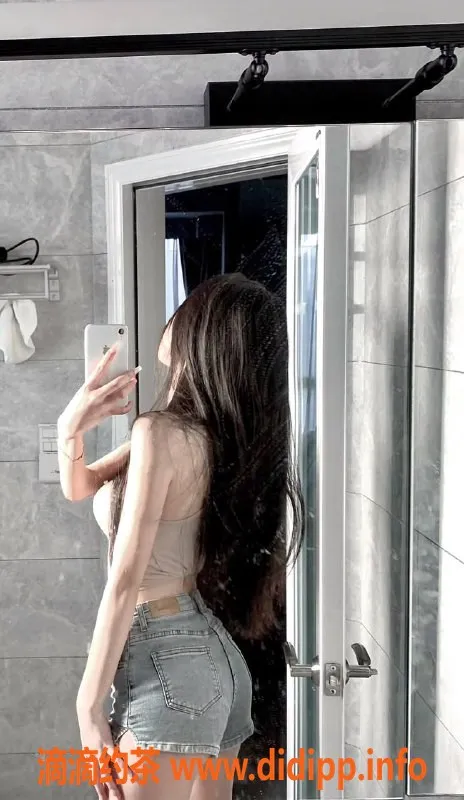 重庆楼凤-重庆渝北18岁妹子沐沐，168cm性感诱惑