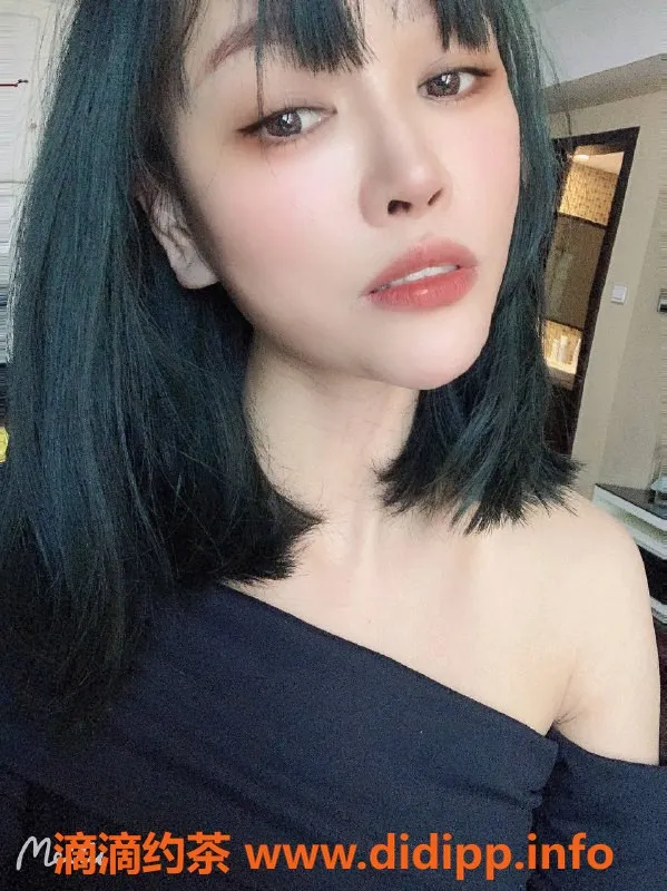 深圳楼凤-龙华纯天然风骚御姐，166cm 51kg，健身长腿