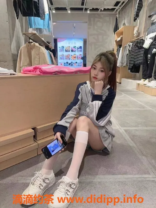 杭州楼凤-拱墅区娇娇，18岁苗条新星，服务超丰富！