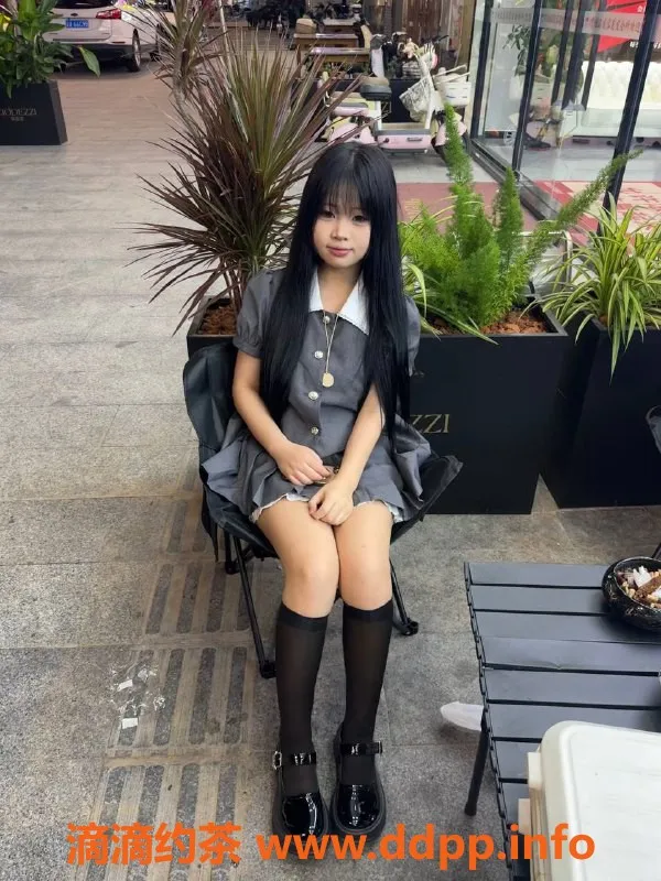 广州楼凤-番禺嫩妹兔兔，700元超值服务体验