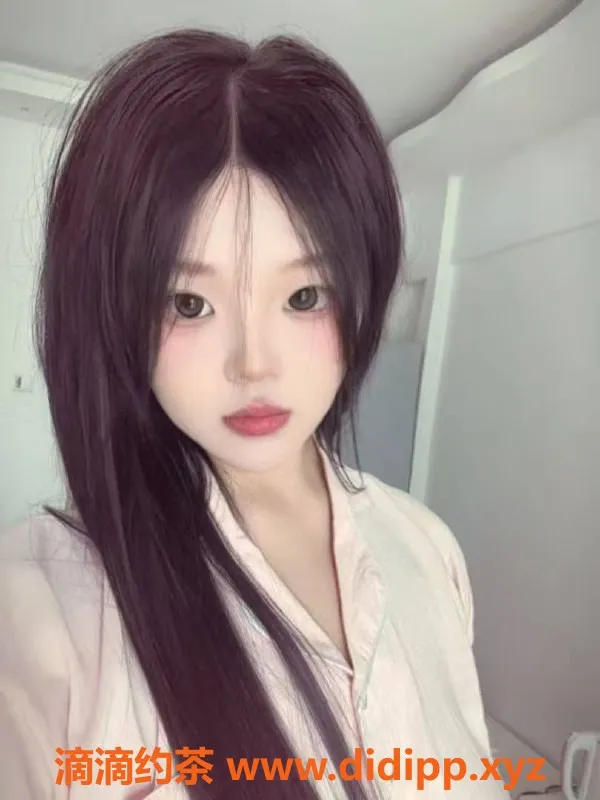 郑州楼凤-二七区球球，18岁D罩杯深喉妹，超贴心服务！