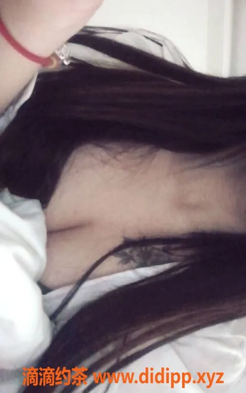 郑州楼凤-二七区球球，18岁D罩杯深喉妹，超贴心服务！