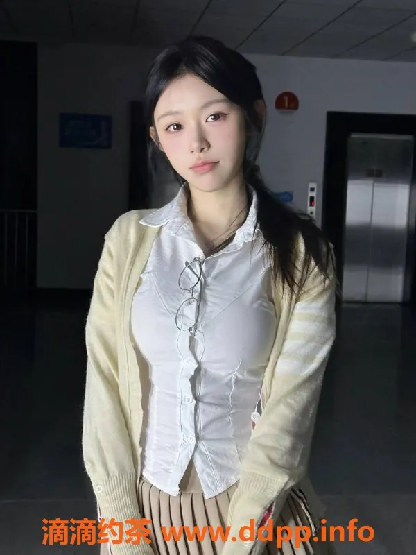 杭州楼凤-上城区小依依，21岁，165cm，34C，超值服务等你来体验！