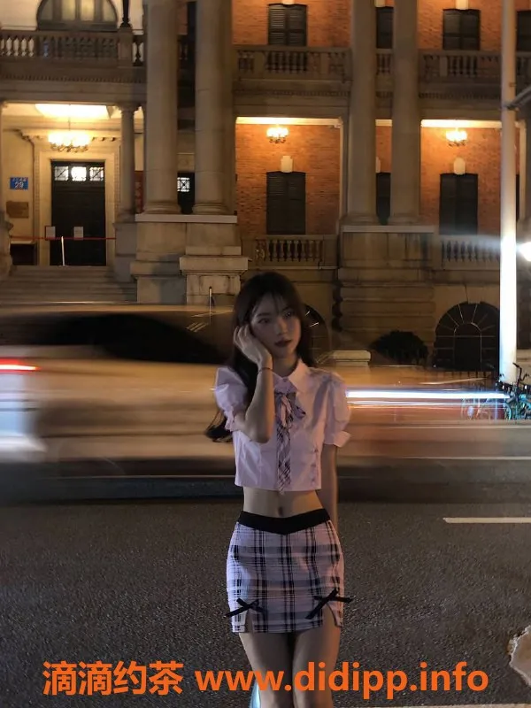 杭州楼凤-杭州云梦，19岁影视生，165cm天然D