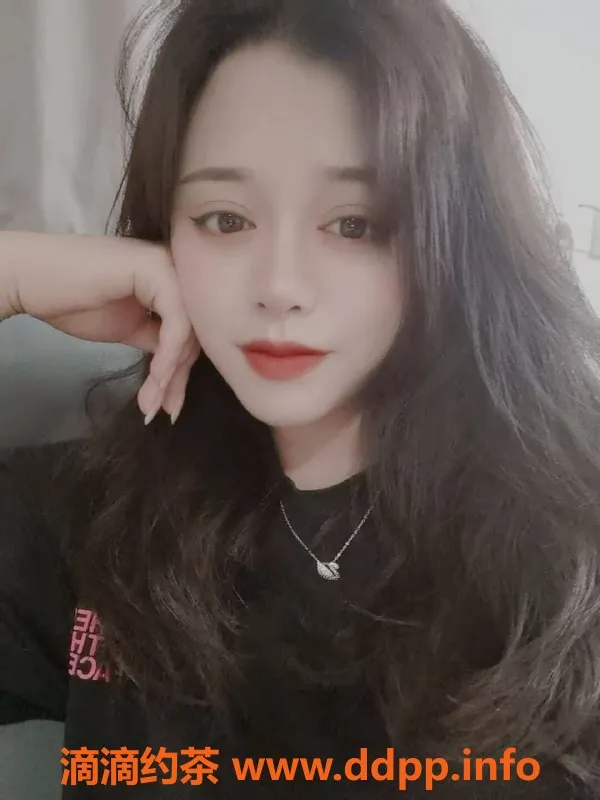 郑州楼凤-涂欣，160cm/47kg，服务400元/40分钟