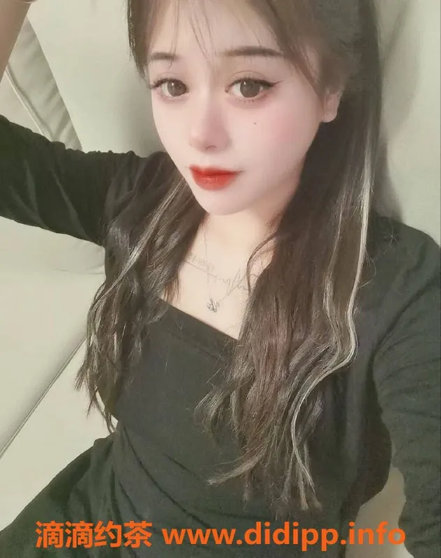 郑州楼凤-涂欣，160cm/47kg，服务400元/40分钟