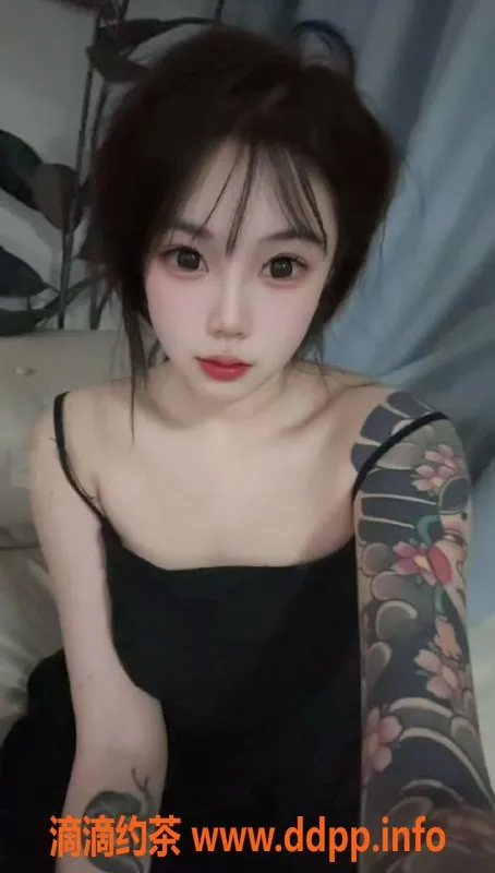 郑州楼凤-管城区允允，18岁165cm，49斤，性感服务