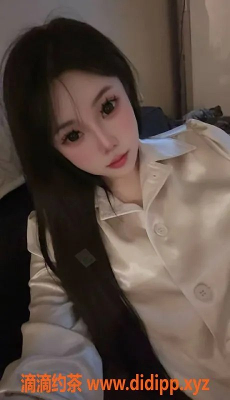 郑州楼凤-管城区允允，18岁165cm，49斤，性感服务