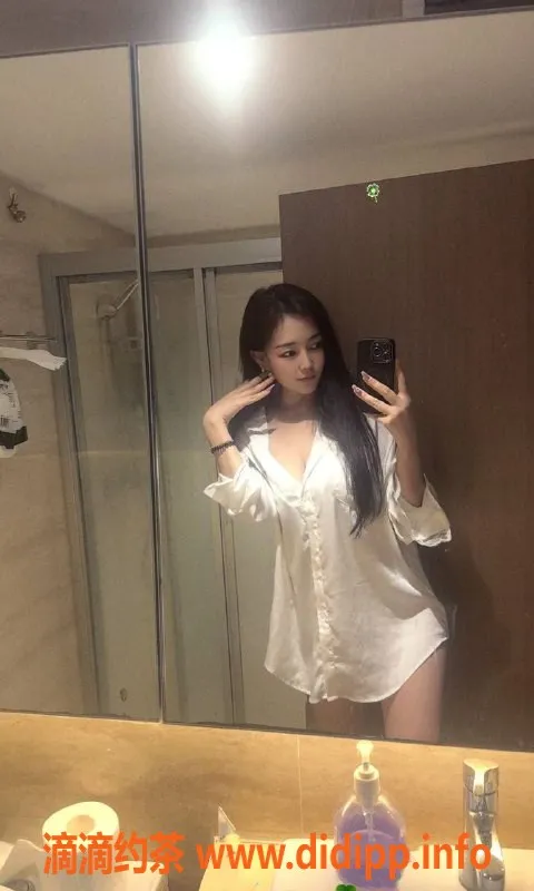 郑州楼凤-金水区允儿26岁，165cm，52kg，36C，超值服务等你来体验！