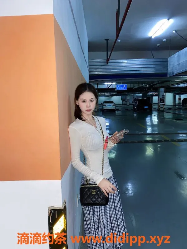 南京楼凤-江宁区19岁书琪，172cm身材，服务超值