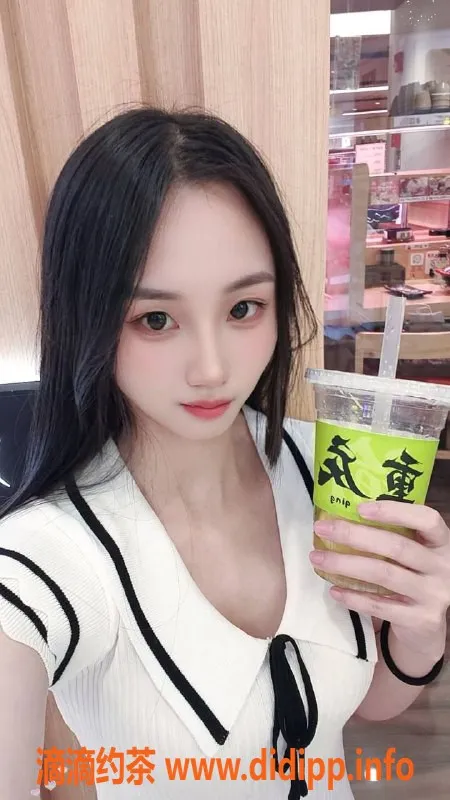 重庆楼凤-江北小柔，19岁 48kg，水中服务独特体验