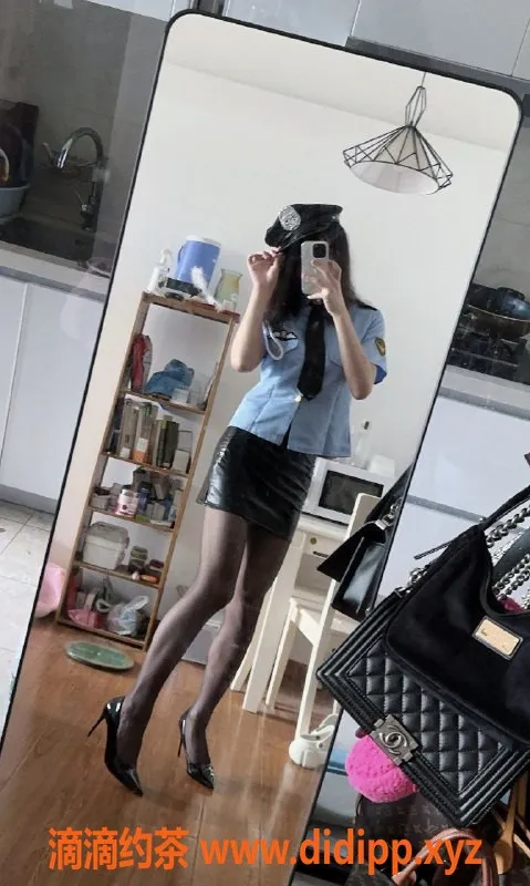 成都楼凤-中环壹号兔兔22岁，170cm，95斤，600元起服务