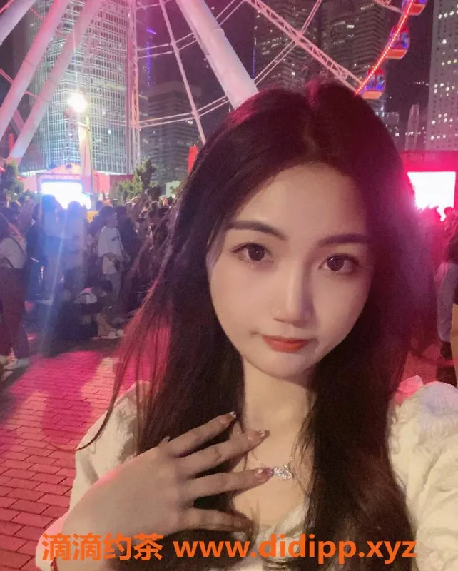 深圳楼凤-光明 158cm 42kg B杯 24岁可外出服务