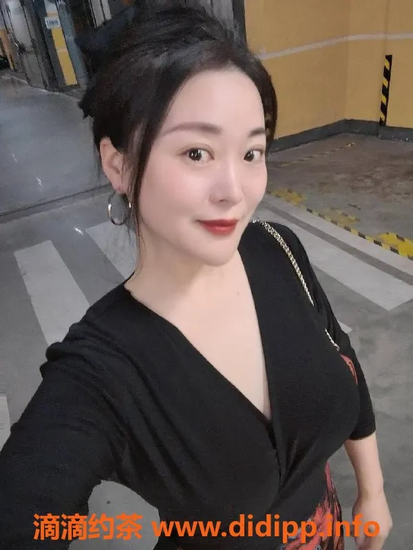 北京楼凤-丰台彤彤，少妇口活细致，500元服务