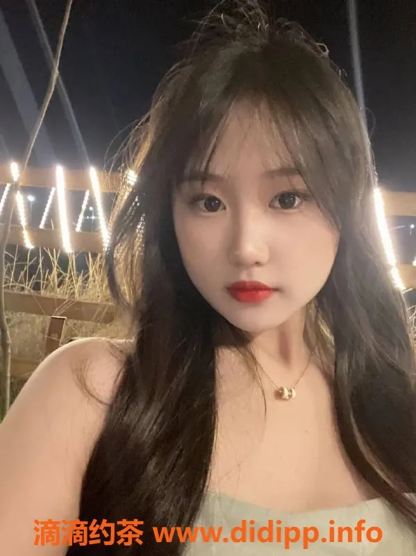 成都楼凤-成都乖乖，18岁嫩妹，身高163，600元享服务