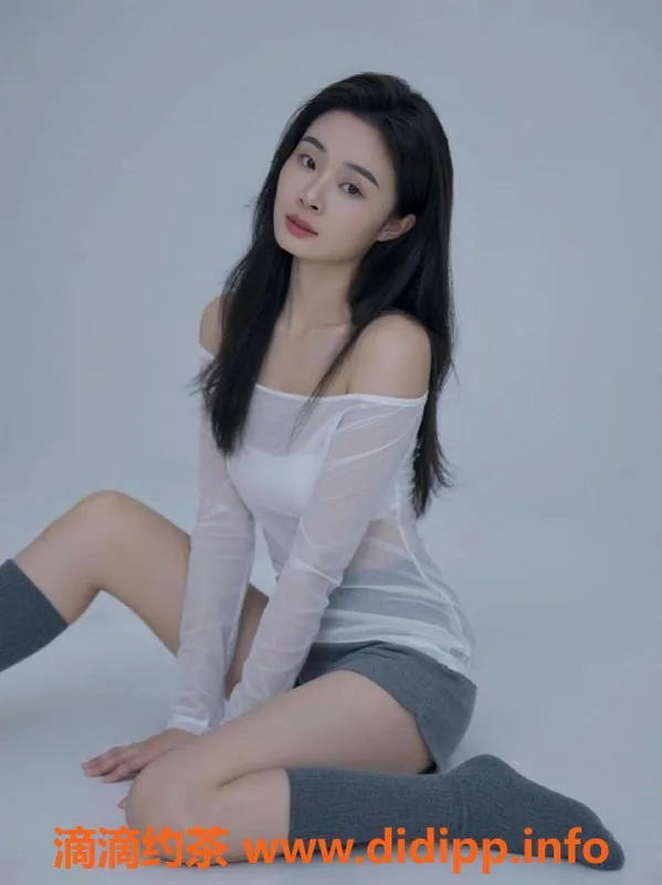 南京楼凤-秦淮区瑾言，25岁，167cm, 50kg，服务6p 11pp