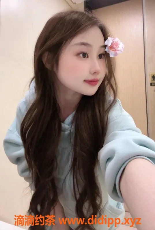 成都楼凤资源信息,成都乖乖，18岁嫩妹，身高163，600元享服务