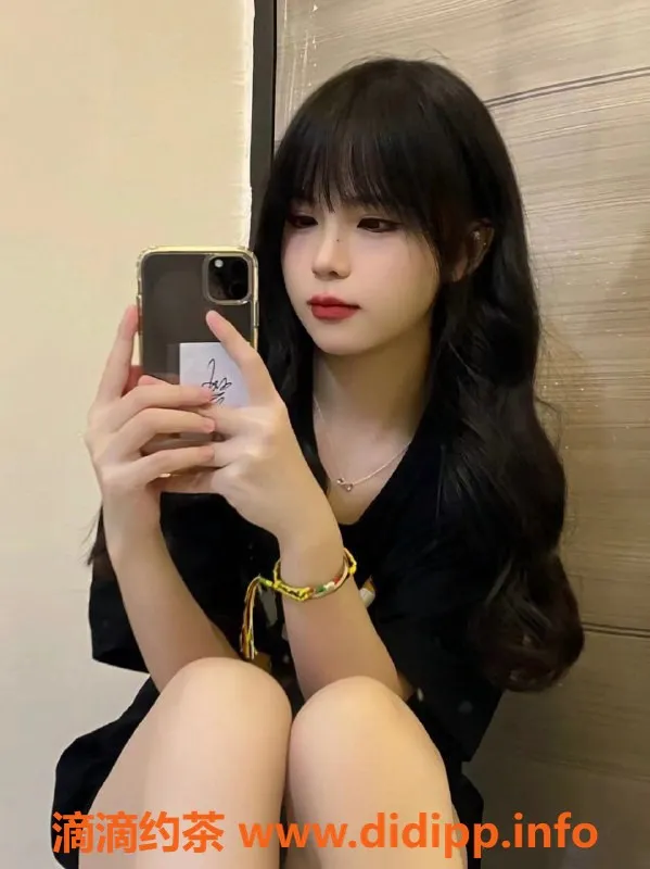 台州楼凤-宝山区小萱，164cm、49kg、C围，800P品茶服务