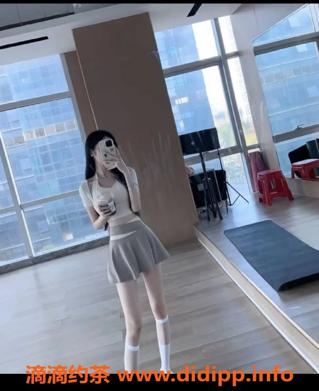 烟台楼凤-星公馆小溪，18岁嫩妹，身高164，价位6P