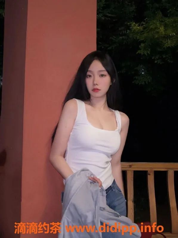 台州楼凤-徐汇区崽崽，身高167cm，50kg，800P聘请无套路服务