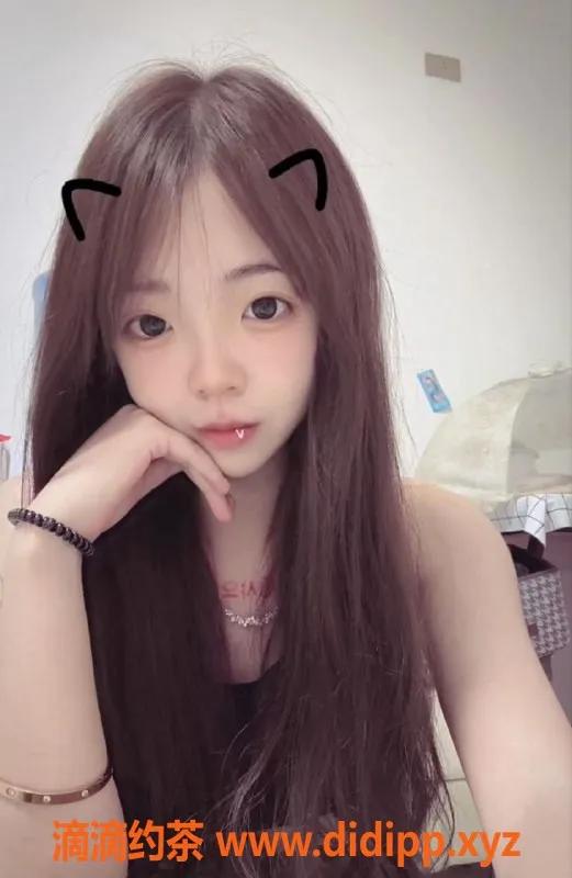 成都楼凤-成华区17岁幼态妹子，身高150，70斤，A杯