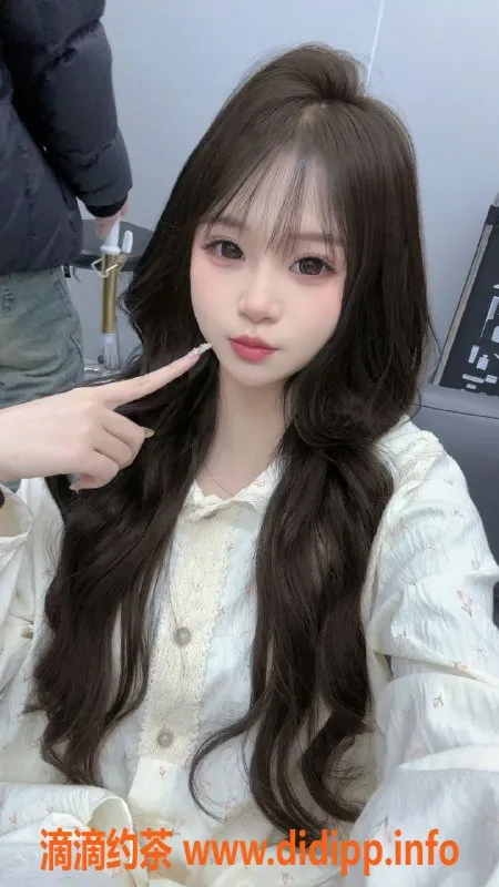 台州楼凤-飞飞，18岁C+胸围，上海青浦区服务