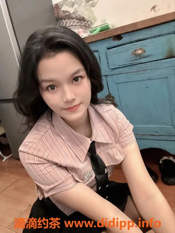 成都楼凤-成都佳佳，20岁匀称嫩妹，600元享服务