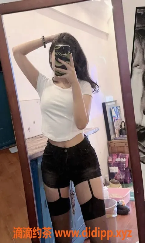 成都楼凤-成都佳佳，20岁匀称嫩妹，600元享服务